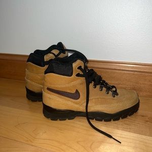 vintage nike air boots